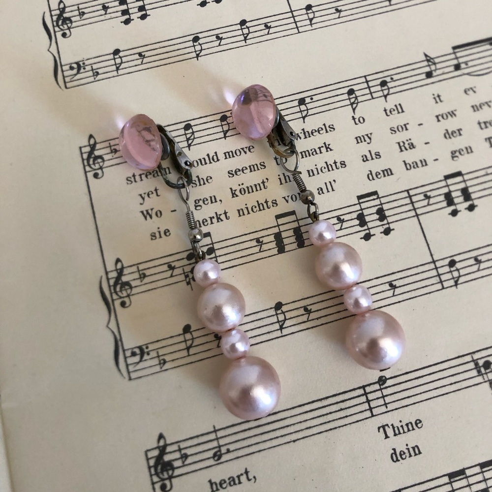 Vtg Pink Pearl Drop Clip-On Earrings